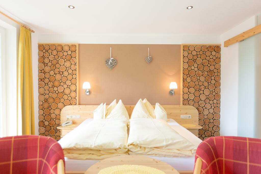 Hotel Garni Gruenmoos Sankt Jakob in Defereggen Pokoj fotografie